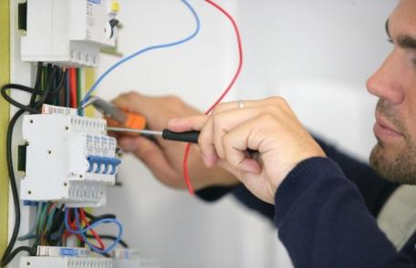 Spitalul Municipal Dorohoi scoate la concurs un post de electrician
