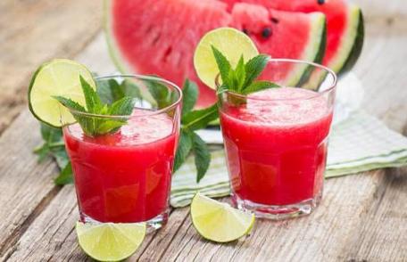 Cocktail de pepene cu mentă