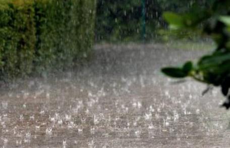 Meteorologii au emis o avertizare de vijelii puternice, grindină și averse torențiale