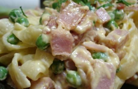 Tagliatelle carbonara cu șuncă