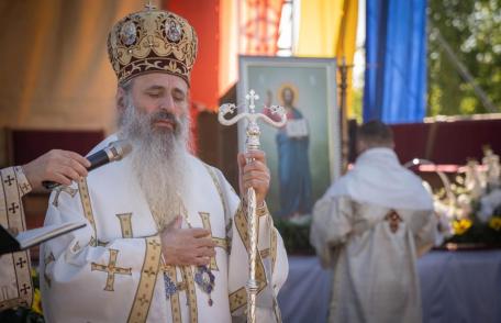 IPS Teofan a sfințit noua biserică din cimitirul Parohiei Dealu Mare - FOTO