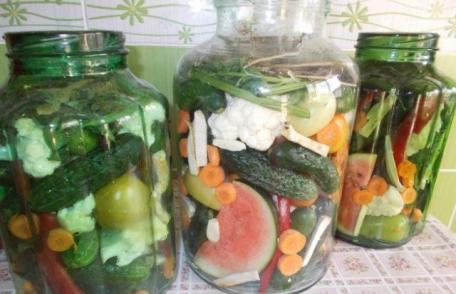 Murături în saramură. Rețeta simplă și foarte aromată