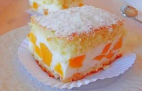 Prăjitură cu brânză și piersici