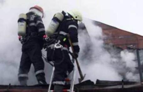 Incendiu izbucnit într-o gospodărie din județ din cauza unui coș de fum neizolat