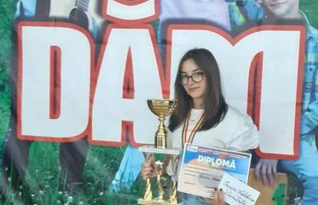 Trofeul Festivalului Național de Creație și Interpretare a Muzicii folk „Dăm folk” obținut de o dorohoiancă