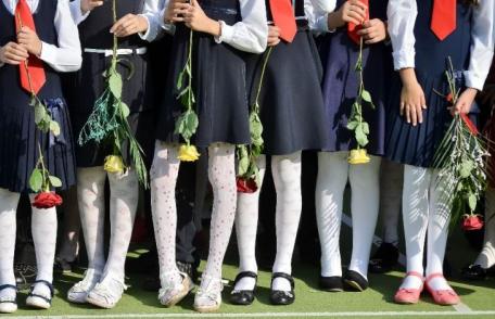 Festivititățile de deschidere a noului an școlar vor fi ținute cu mască, cel mult o oră și jumătate