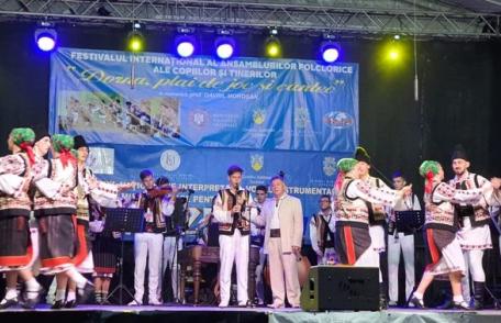 Spectacole de înaltă ținută ale ansamblului „Mugurelul-Mărgineanca” la Vatra Dornei - FOTO