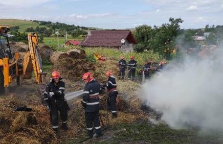 Furaje distruse de flăcări într-o gospodărie din Șendriceni. Pompierii dorohoieni au intervenit - FOTO