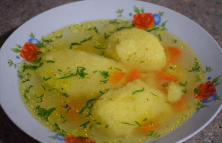 Supă de pui cu găluște