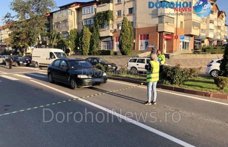 Accident la Dorohoi! Femeie acroșată pe o trecere de pietoni de pe strada Spiru Haret - FOTO