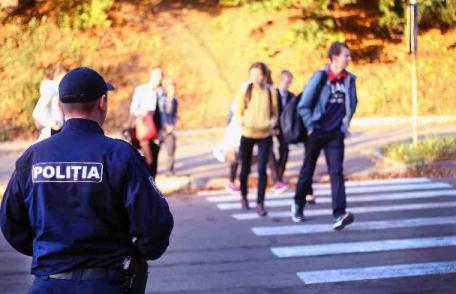 Poliţiştii, alături de elevi, la începutul noului an şcolar