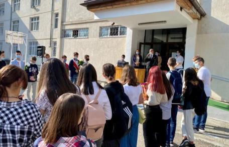 Prefectul Dan Nechifor: „Ne dorim cu toții ca acest an școlar să se desfășoare în intregime în clasă și față în față cu dascălii voștri” - FOTO