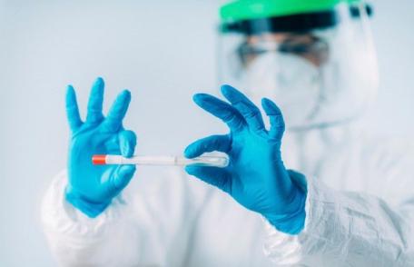 Aproape 100 de îmbolnăviri și două decese raportate în ultimele 24 de ore în județul Botoșani. Patru comune în scenariu „roșu”, șapte pe „galben”