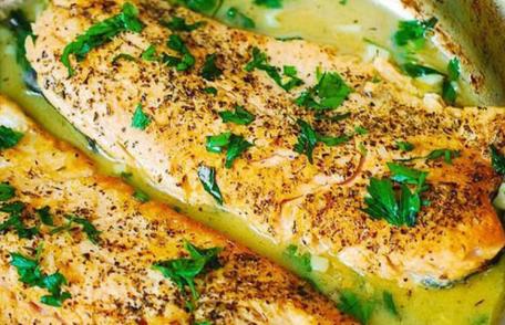 File de păstrăv în sos