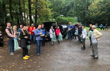 Prefectul Dan Nechifor și angajați din mai multe instituții publice au ecologizat zona pădurii Baisa - FOTO