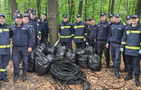 Pompierii botoșăneni au participat la „Let s Do It România”  - FOTO