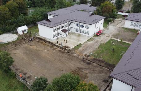 Teren de sport modern construit la Școala „Ion Pillat” din Dorohoi - FOTO