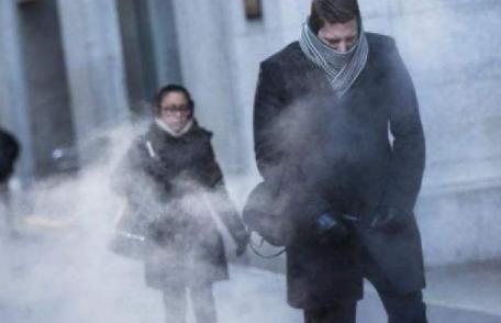 România, cuprinsă de un val de frig şi un nor toxic în zilele următoare. Unde scad dramatic temperaturile