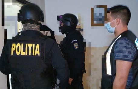 Percheziție la locuința unei femei de 73 de ani bănuită de contrabandă cu țigări