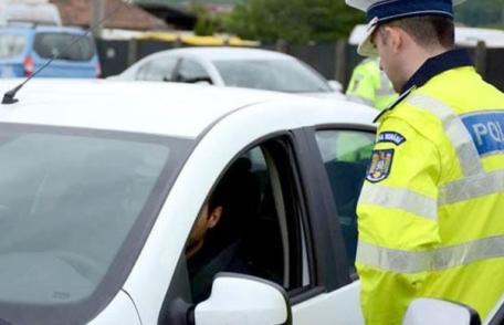 Accident produs de un tânăr care conducea o mașină radiată din circulație