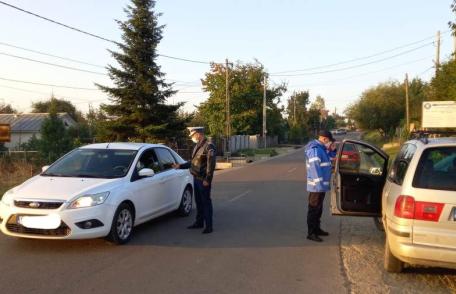 În loc să stea în carantină acasă, a ieșit la plimbare prin sat