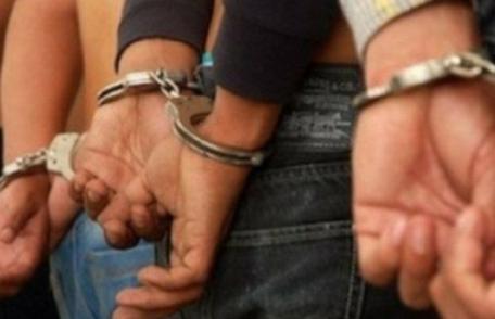 Doi tineri reținuți pentru furt dintr-un supermarket din Botoșani