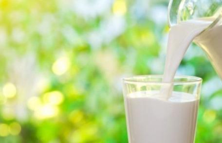 Ce băutura hidratează cel mai bine organismul. În mod surprinzator, nu e vorba de apă