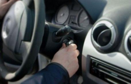 Tupeu maxim: A intrat în curtea omului și i-a furat mașina!