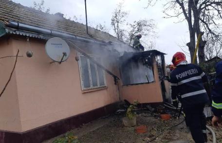 Incendiu izbucnit la o casă din Dângeni, din cauza unui scurtcircuit - FOTO