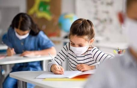 Calendarul anului școlar 2021-2022 a fost modificat. Vezi noua variantă!