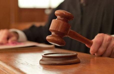 Instanța a hotărât: Tânărul care a atacat un taximetrist din Dorohoi reținut pentru 30 de zile