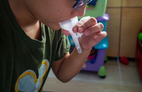 Ministerul Sănătății: Testarea elevilor în școli cu teste de salivă se va efectua lunea și joia