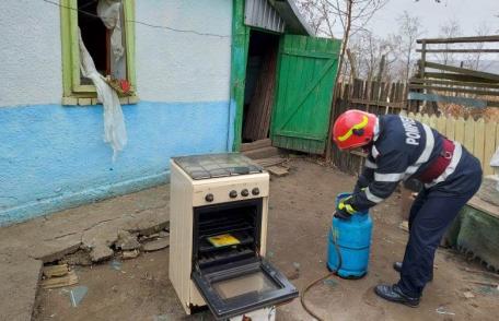 O femeie de 79 de ani a vrut să-și încălzească mâncarea dar i-a explodat bucătăria