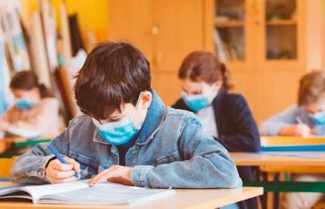 Elevii vor studia două noi materii, începând de anul următor. Președintele a promulgat proiectul de lege