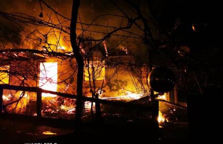Tragedie la Rediu! Un bărbat și-a pierdut viața într-un incendiu care i-a mistuit locuința - FOTO