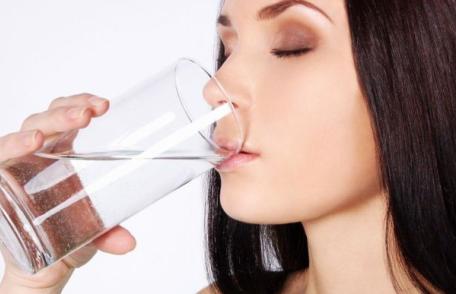 Beneficiile incredibile ale consumului de apă caldă în fiecare dimineață