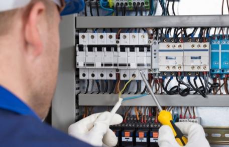 Spitalul Municipal Dorohoi scoate la concurs un post de electrician