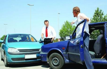 Se schimbă legea RCA. Cât poţi să ceri asiguratorului dacă întârzie plata