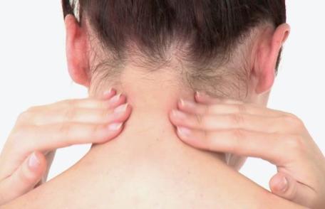 Durerea ta de ceafă probabil nu are nimic de-a face cu poziția proastă. Uite de ce apare