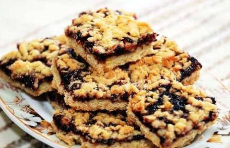 Prăjitură cu gem și nucă - rețetă de post