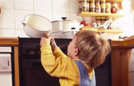 Un copil de doi ani a ajuns cu arsuri grave la spital