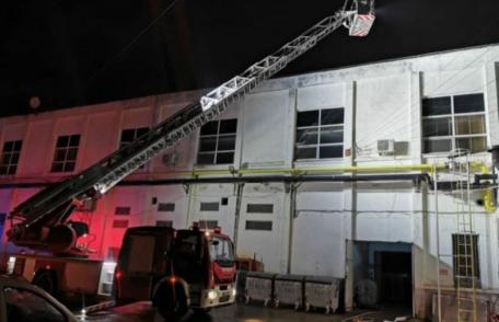 Incendiu la o fabrică de confecții din Botoșani. Zeci de angajați au fost evacuați – FOTO