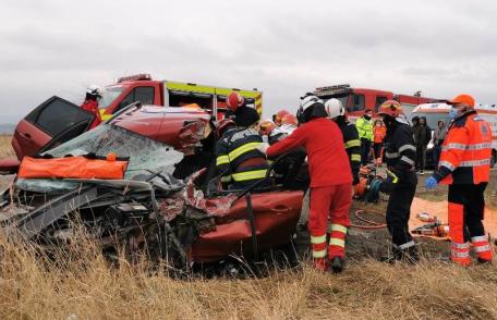 Botoșăneanul rănit grav după impactul dintre o mașină și un camion pe E58 a murit la spital