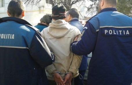 Doi tineri de 20 de ani reținuți pentru lovire și alte violențe