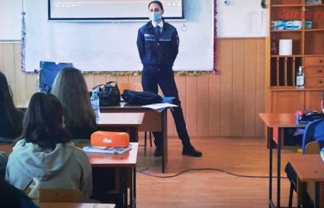 12 unități de învățământ din județ împânzite de polițiști