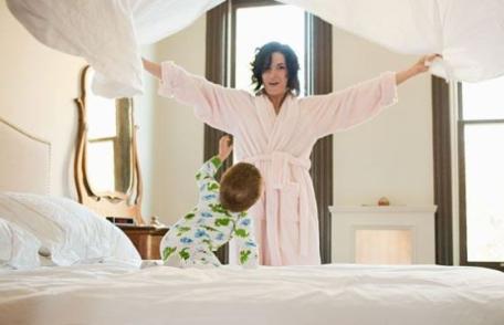 Sfatul unui renumit doctor: cât de des trebuie schimbată lenjeria de pat