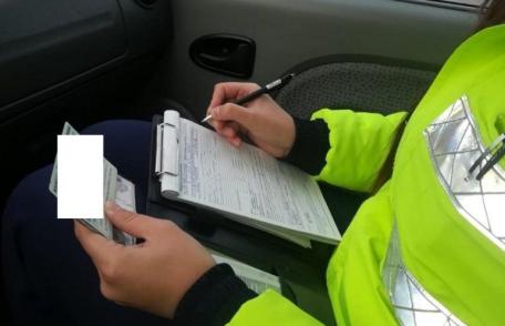 Tupeu, nu glumă. Tânăr cu permisul suspendat, la plimbare cu mașina prin sat