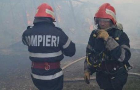 Un bătrân și-a pierdut viața în urma unui incendiu produs în camera unde dormea