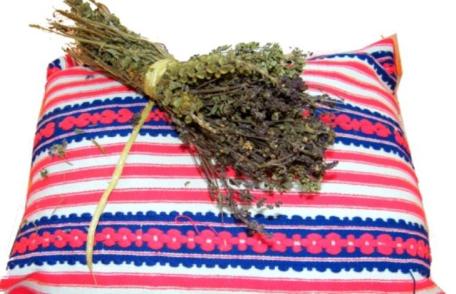 Ce este absolut obligatoriu să facă fetele în această noapte, în Ajun de Bobotează