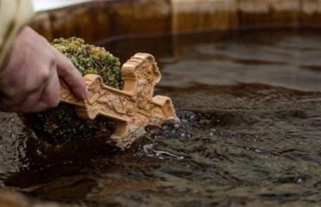 Bobotează 2022: Sute de credincioși din Dorohoi au primit agheasma mare